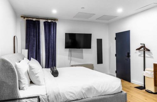 Bangor Apartment | Historic Phenix Hotel in Downtown with King Bed & Dining