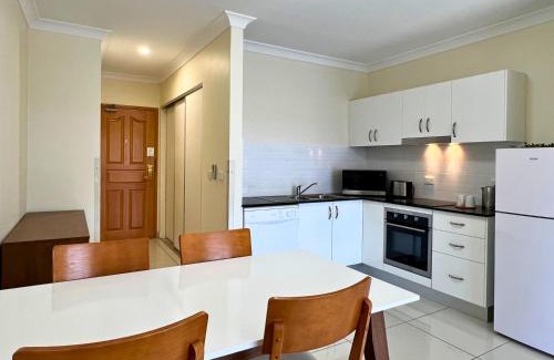 Moree Hotel | Family-Friendly Dragon Phoenix Resort with Pool & Hot Tub