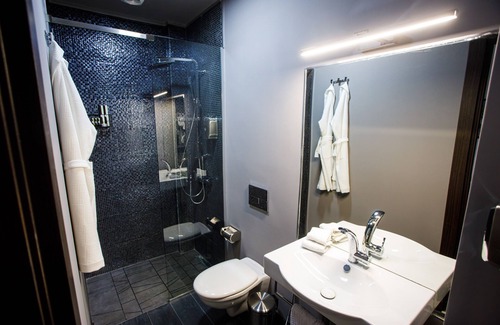 Kentron Hotel | Experience The Phoenix Hotel: Family-Friendly & Spa Amenities