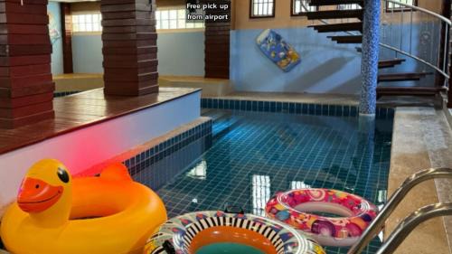 Ratsada Villa | Discover The Phuket Pool Villa: 4-Star Family Retreat