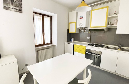 Rione Centro Apartment | Discover The Piazzetta: Family-Friendly Hotel in Biella