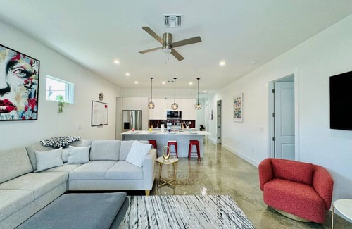 East Naples House | Discover The Pickleball Haven of Naples with Ocean Views