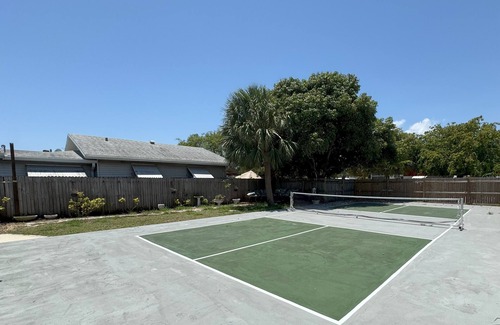 Lake Worth Cottage | The Pickleball Beach Bungalow