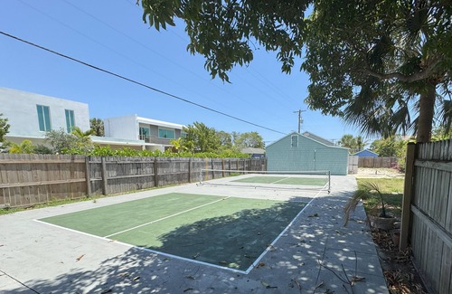 Lake Worth Cottage | The Pickleball Beach Bungalow