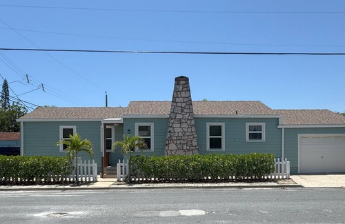 Lake Worth Cottage | The Pickleball Beach Bungalow