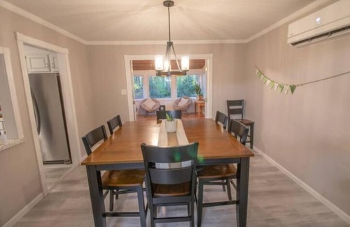State College House | Ideal Stay at The Pickwick Place Near Penn State Football