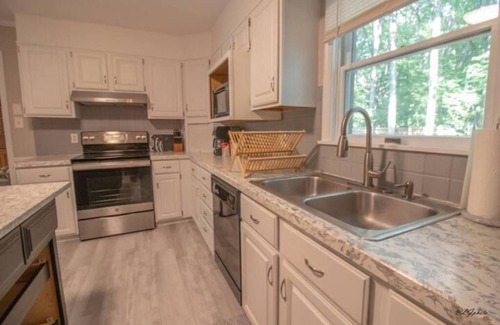 State College House | Ideal Stay at The Pickwick Place Near Penn State Football