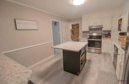 State College House | Ideal Stay at The Pickwick Place Near Penn State Football
