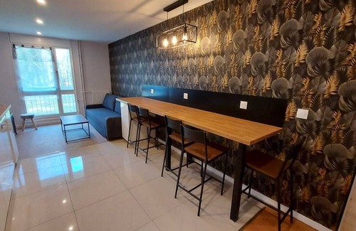 Cergy Apartment | Tranquil Retreat Downtown with Private Garage & Netflix