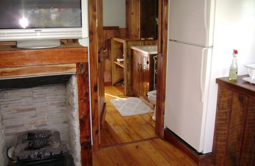 Wildwood Cabin | Discover Fisherman's Paradise: Lake View Cabin Retreat