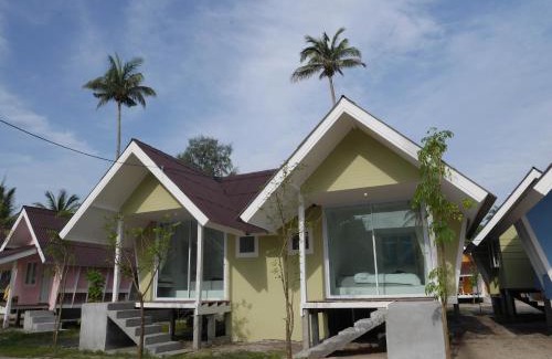Thong Sala Resort | Relax at The Pier: Oceanfront Escape with Private Beach