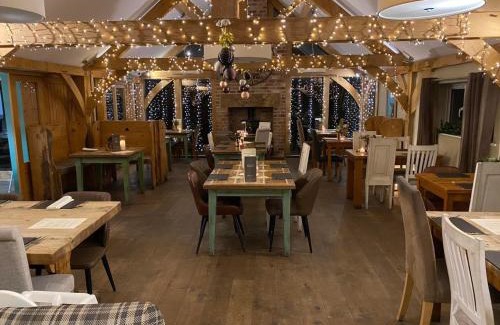 Goole Hotel | Top-Rated The Pig Inn: Family-Friendly Stay with Dining