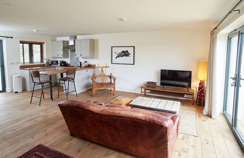 King's Lynn Hotel | Guest Rated: The Pig Shed Motel with Breakfast Included