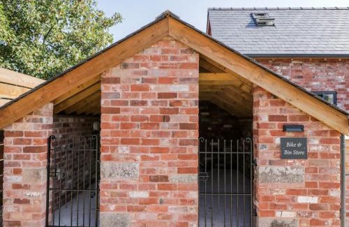 Hereford House | Discover The Piggery: Pet-Friendly 4-Star Retreat