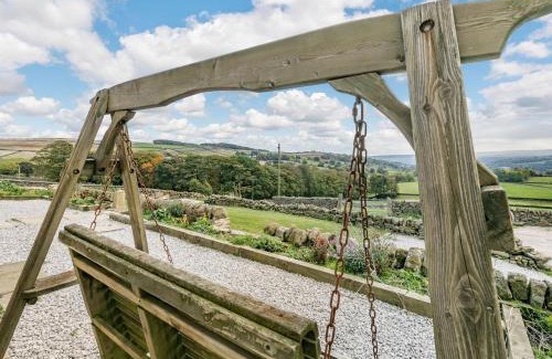 East Morton House | Discover The Piggery: 4-Star Pet Friendly Escape