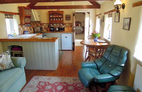 High Street Cottage | Discover The Piggery - Lanjeth: Family-Friendly Getaway
