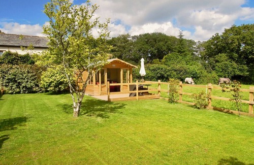 High Street Cottage | Discover The Piggery - Lanjeth: Family-Friendly Getaway