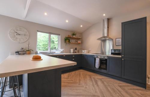 Martlesham Heath House | Cozy Retreat at The Piglets - Pet & Child Friendly Stay