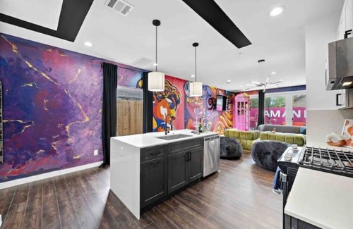 OST - South Union House | InstaWorthy Murals & Relaxing Hot Tub at PiinK Flamingo