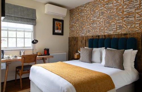 Peninsula Hotel | Discover The Pilot Inn: Family-Friendly Retreat with Dining