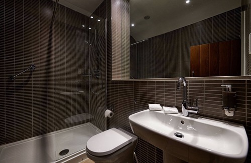 Pilsley Hotel | Guest Rated: 9.6 at The Devonshire Arms, Family-Friendly Stay