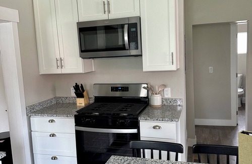 Frontier House | Downtown Pine House: Renovated Retreat for Families & Pets