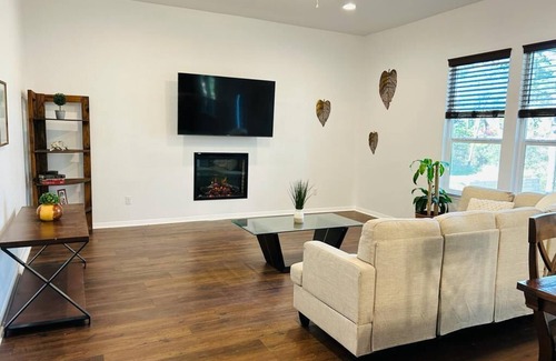 Bastrop House | Discover The Pine House: Spa Retreat & Family Friendly