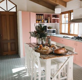 Bywong House | Cozy Pine Tree Cottage Near Canberra with Fireplace & Breakfast
