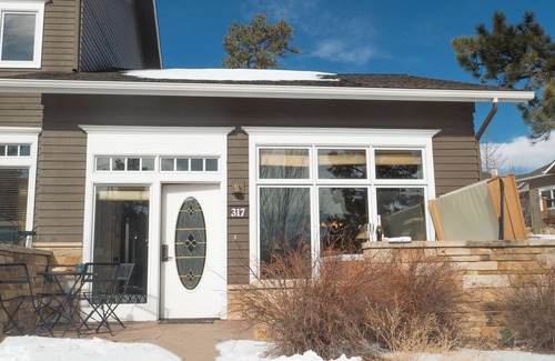 Stanley Hills Condo | Relax at The Pinecone Cottage with Hot Tub & Mountain Views