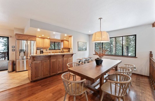 Kingswood Estates House | Pinecrest Retreat: Beach Access, Hot Tub & Breathtaking Views