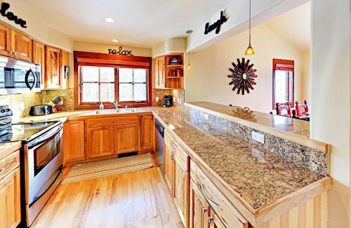 Steamboat Springs Apartment | Relax at The Pines 206: Family-Friendly with Hot Tub