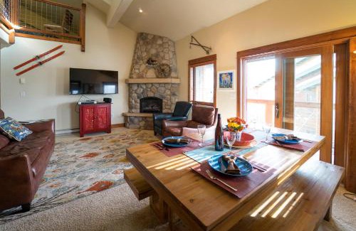 Steamboat Springs Apartment | Unforgettable Stay at The Pines with Hot Tub & 10/10 Rating