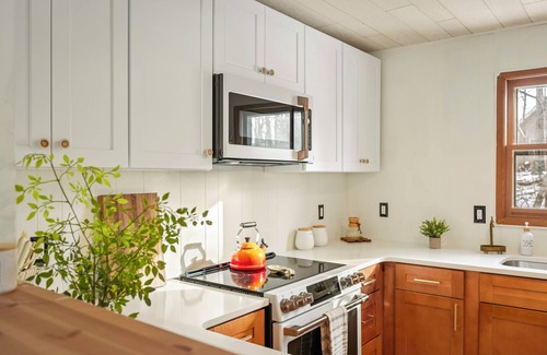 Pocono Lake House | The Pines by AvantStay | Firepit | Access to Arrowhead Lake Community Amenities
