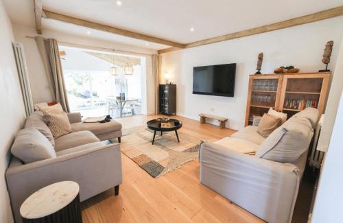 Amlwch House | Welcome to The Pines, At Bull Bay - Family & Pet Friendly!