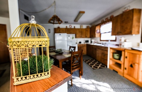 Newcastle Hotel | Cozy Pines Country Inn: Family-Friendly with Breakfast Included