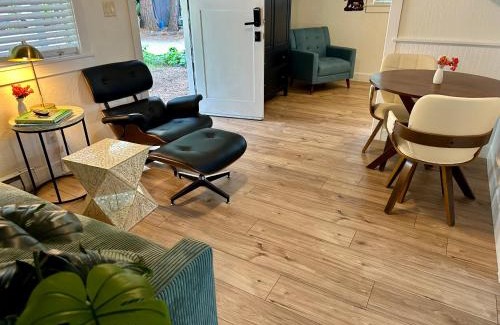 Grass Valley Hotel | Discover The Pines Inn and Cottages: Pet Friendly Retreat
