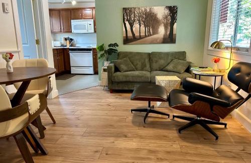Grass Valley Hotel | Discover The Pines Inn and Cottages: Pet Friendly Retreat