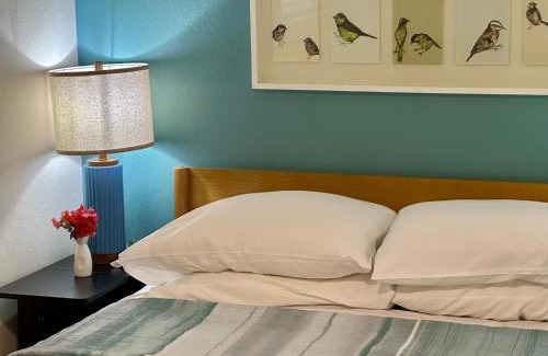 Grass Valley Hotel | Discover The Pines Inn and Cottages: Pet Friendly Retreat