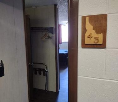 St. Maries Hotel | Pet-Friendly Stay at The Pines Motel - 4-Star Comfort Awaits