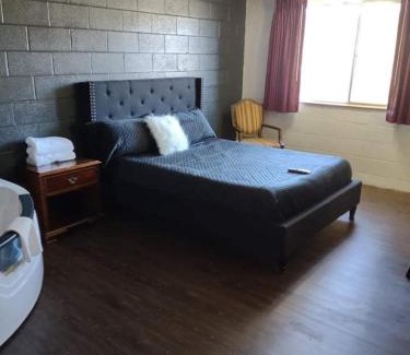 St. Maries Hotel | Pet-Friendly Stay at The Pines Motel - 4-Star Comfort Awaits