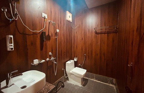 Narainkoti Resort | The Pines Mountain View