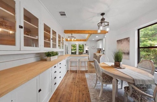 Waco House | The Pinewood House - 3-bedroom house in the heart of Waco