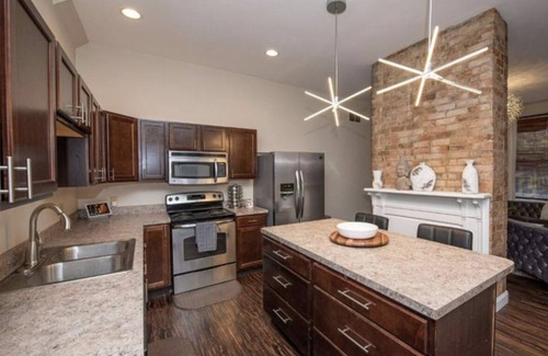 Cincinnati House | Experience The Pink House: 10/10 Rated Near Downtown Cincinnati