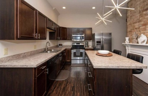 Cincinnati House | Experience The Pink House: 10/10 Rated Near Downtown Cincinnati