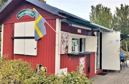 Akalla House | Charming Pink Cottage in Stockholm with Family-Friendly Amenities