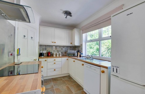 Felixstowe House | The Pink House - Three Bedroom House, Sleeps 6