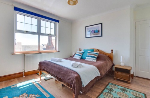 Felixstowe House | The Pink House - Three Bedroom House, Sleeps 6