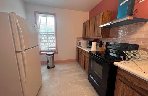 Downtown Niagara Falls House | Charming Getaway at The Pink House Near the Falls