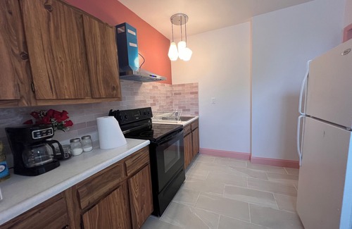 Downtown Niagara Falls House | Charming Getaway at The Pink House Near the Falls
