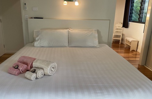 Wooloweyah Bed & Breakfast | Experience The Pippi Room at Coast Wattle House